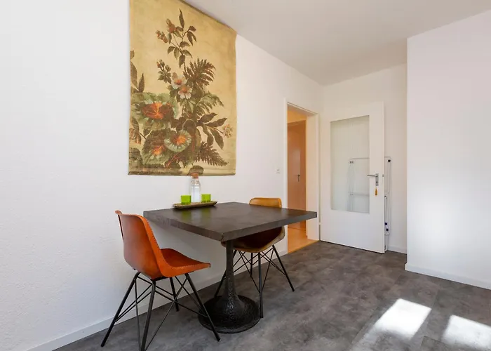 Kaya Zurich Apartment Ruby